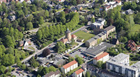 Drohnenbild der Wasserflugstation in Flensburg mit Wasserfluzeug und den Booten aus dem Bootsverleih.