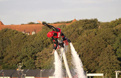 Drohnenbild der Wasserflugstation in Flensburg mit Wasserfluzeug und den Booten aus dem Bootsverleih.