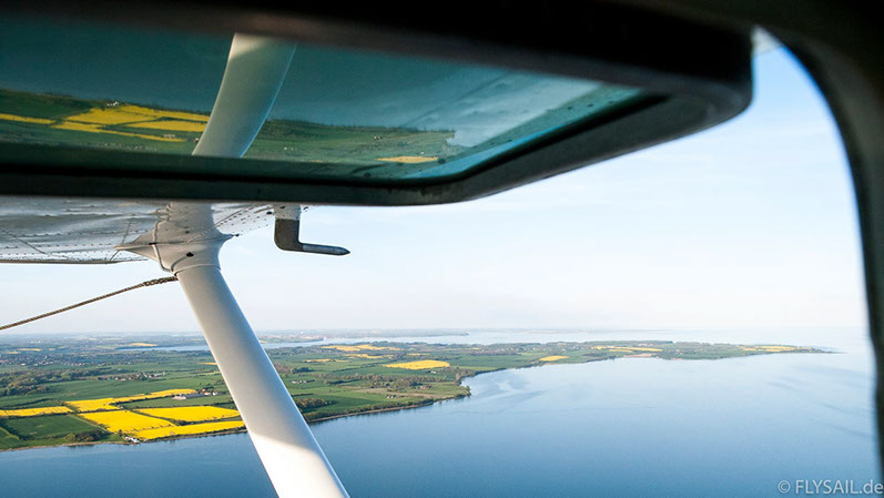 Das Wasserflugzeug während eines Rundfluges über den Ochseninseln in der Flensburger Förde.