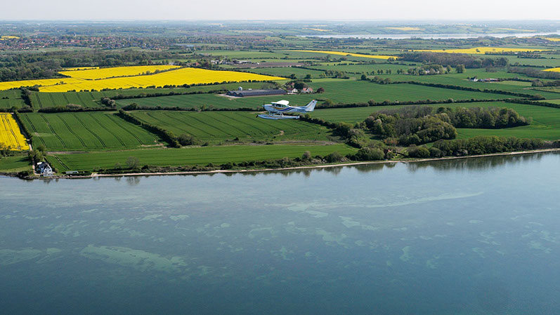 Das Wasserflugzeug während eines Rundfluges über den Ochseninseln in der Flensburger Förde.
