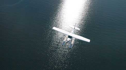 Das Wasserflugzeug während eines Rundfluges über den Ochseninseln in der Flensburger Förde.