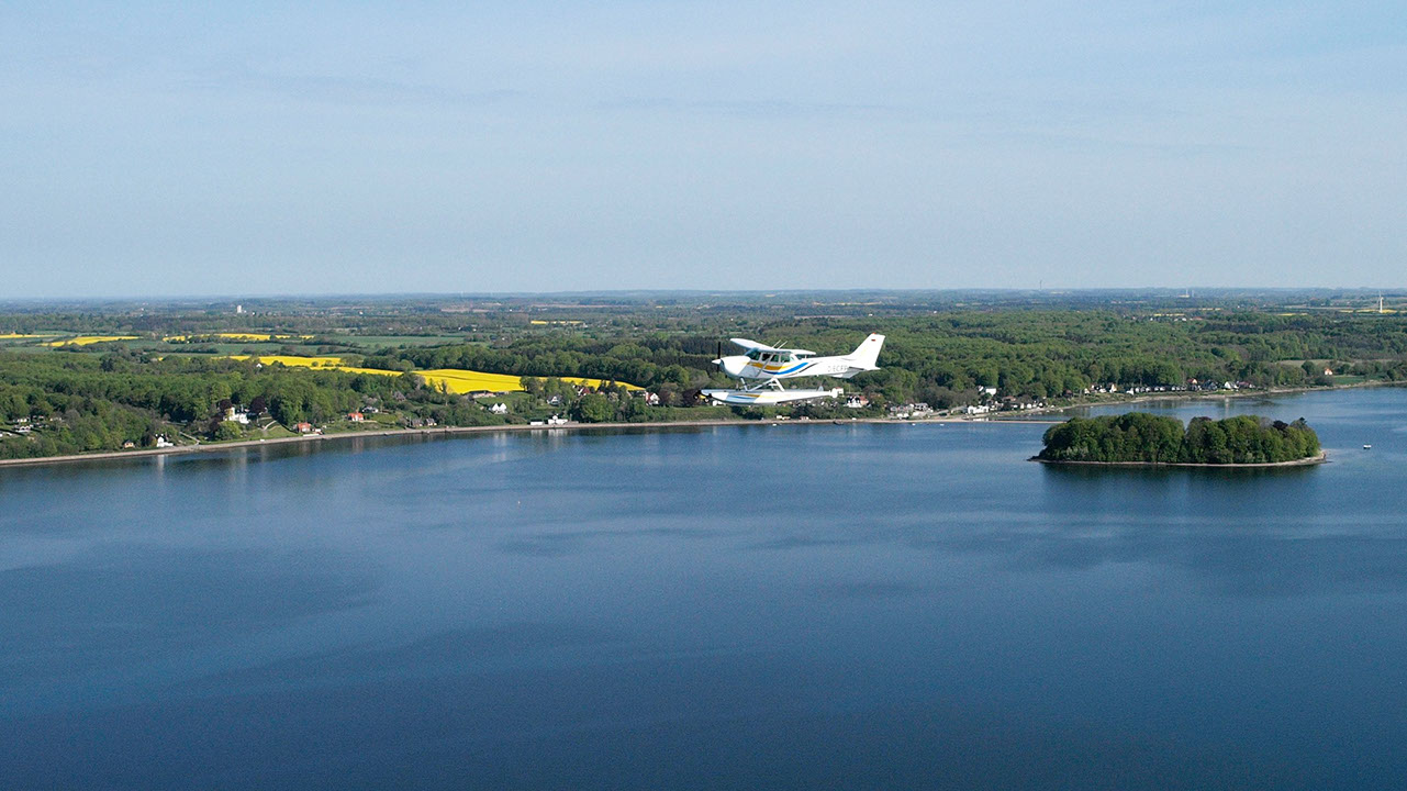 Das Wasserflugzeug während eines Rundfluges über den Ochseninseln in der Flensburger Förde.