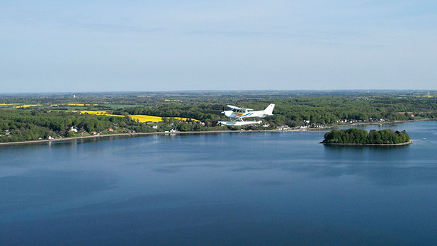 Das Wasserflugzeug während eines Rundfluges über den Ochseninseln in der Flensburger Förde.