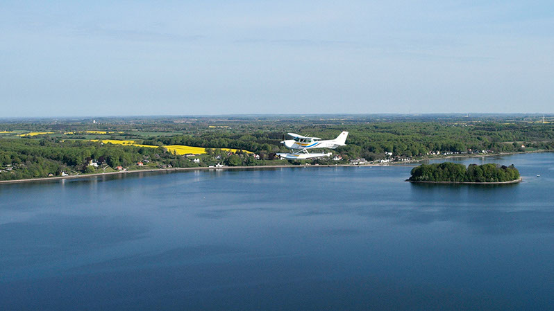Das Wasserflugzeug während eines Rundfluges über den Ochseninseln in der Flensburger Förde.
