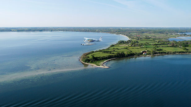 Das Wasserflugzeug während eines Rundfluges über den Ochseninseln in der Flensburger Förde.