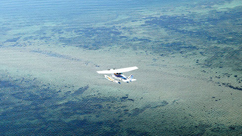 Das Wasserflugzeug während eines Rundfluges über den Ochseninseln in der Flensburger Förde.