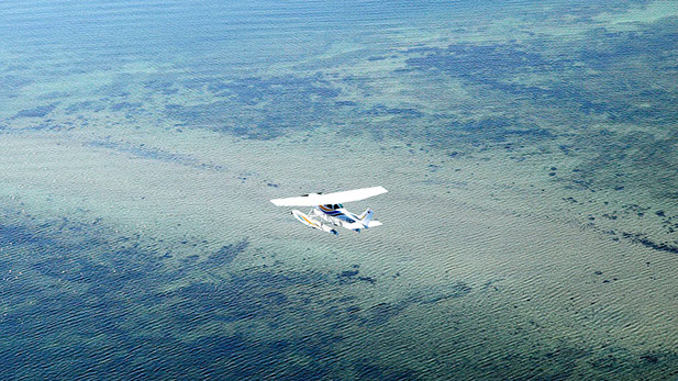 Das Wasserflugzeug während eines Rundfluges über den Ochseninseln in der Flensburger Förde.