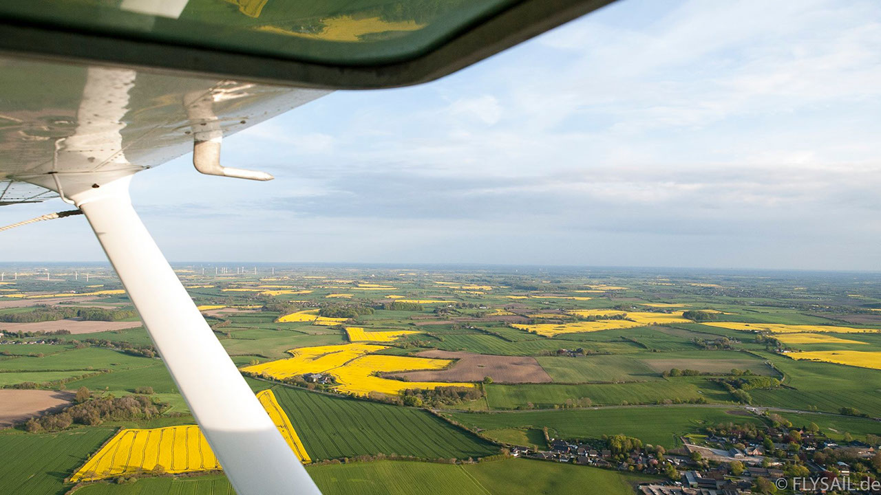 Das Wasserflugzeug während eines Rundfluges über den Ochseninseln in der Flensburger Förde.