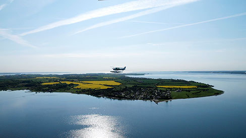 Das Wasserflugzeug während eines Rundfluges über den Ochseninseln in der Flensburger Förde.