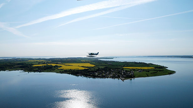 Das Wasserflugzeug während eines Rundfluges über den Ochseninseln in der Flensburger Förde.