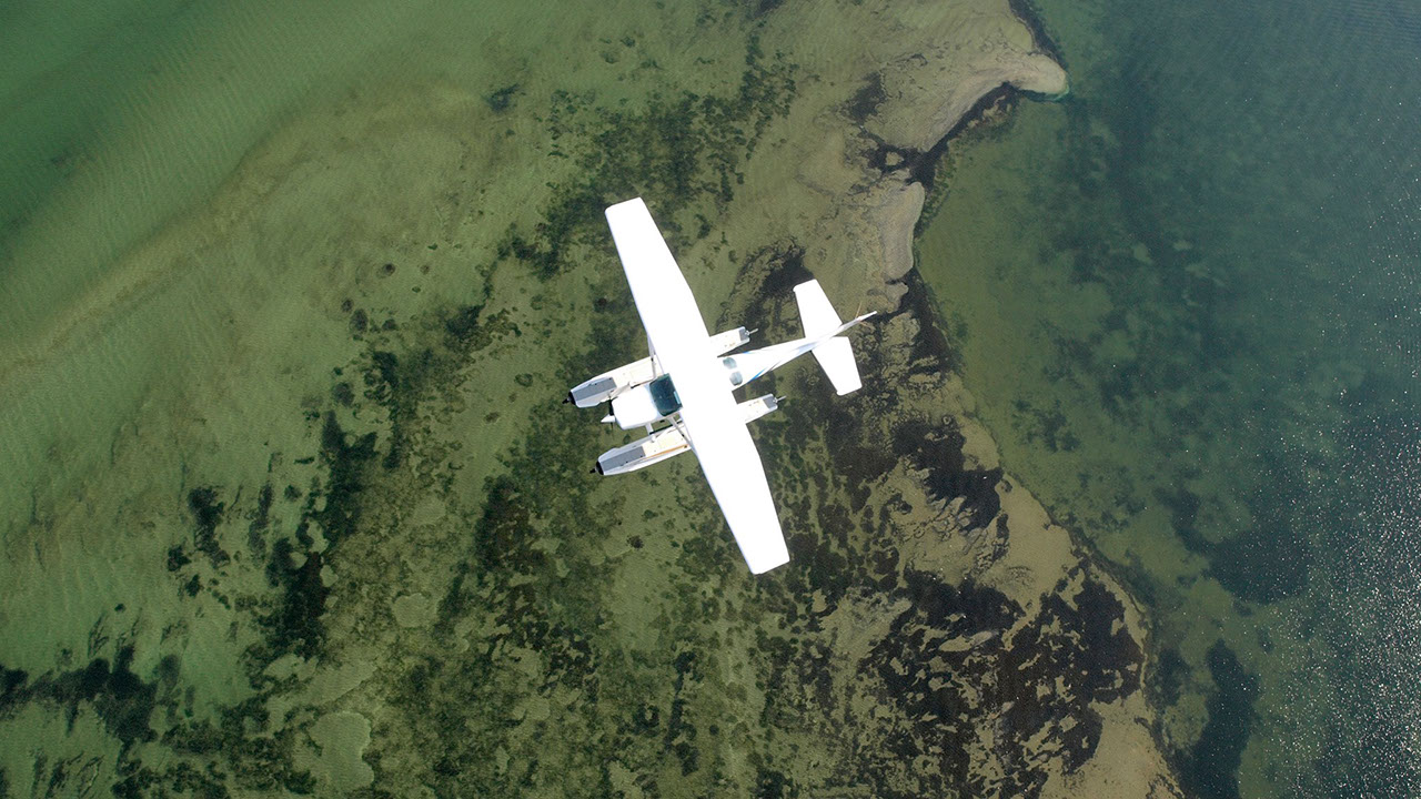 Das Wasserflugzeug während eines Rundfluges über den Ochseninseln in der Flensburger Förde.