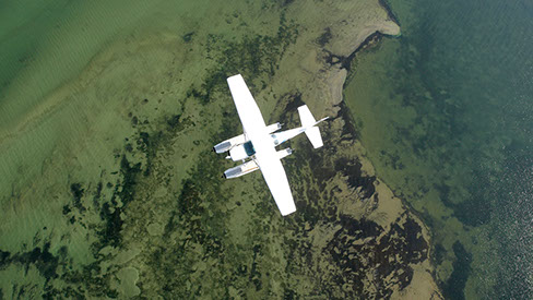 Das Wasserflugzeug während eines Rundfluges über den Ochseninseln in der Flensburger Förde.