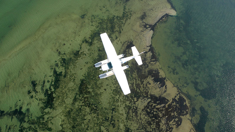 Das Wasserflugzeug während eines Rundfluges über den Ochseninseln in der Flensburger Förde.